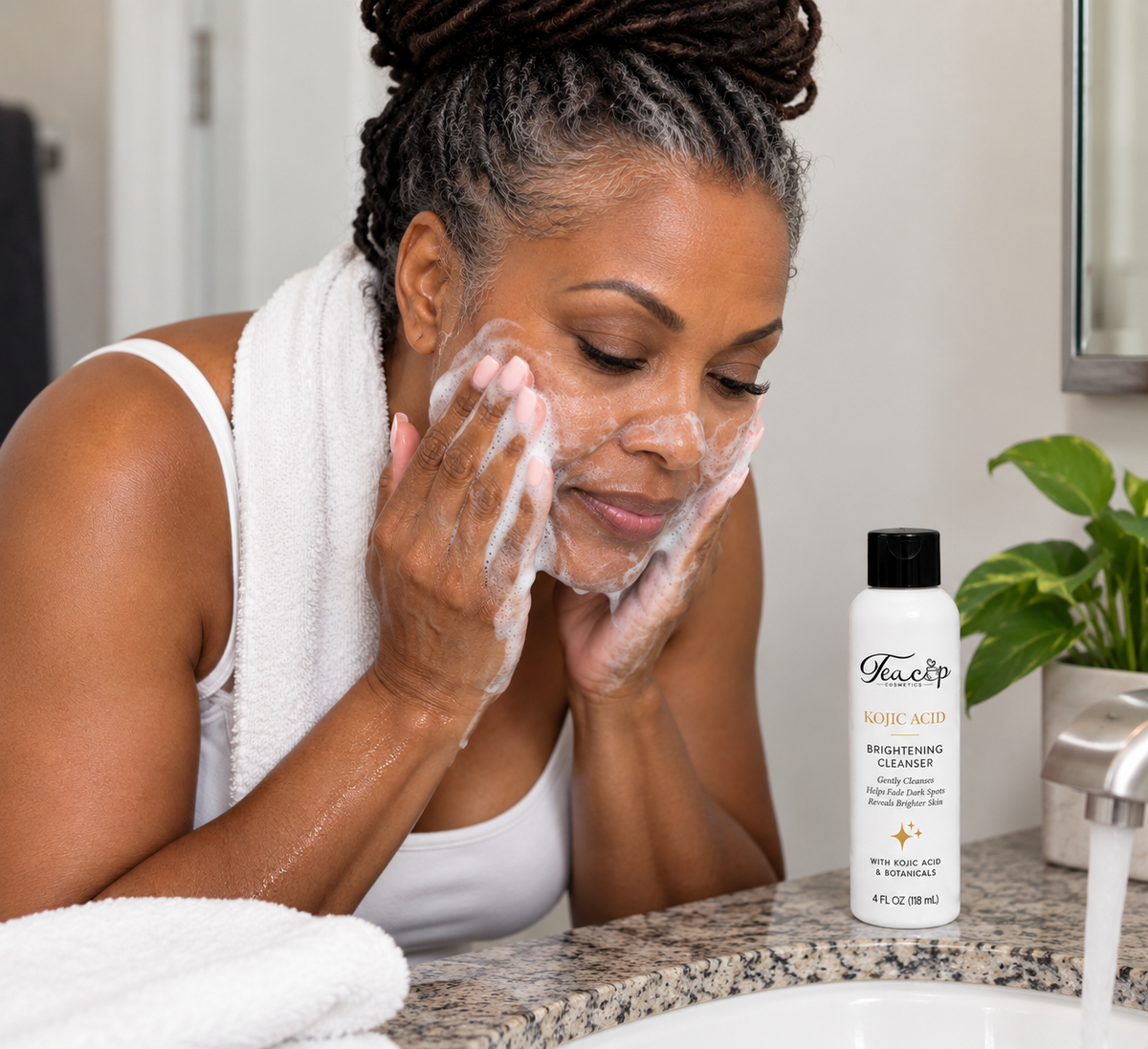 Kojic Acid Brightening Cleanser in-use support image